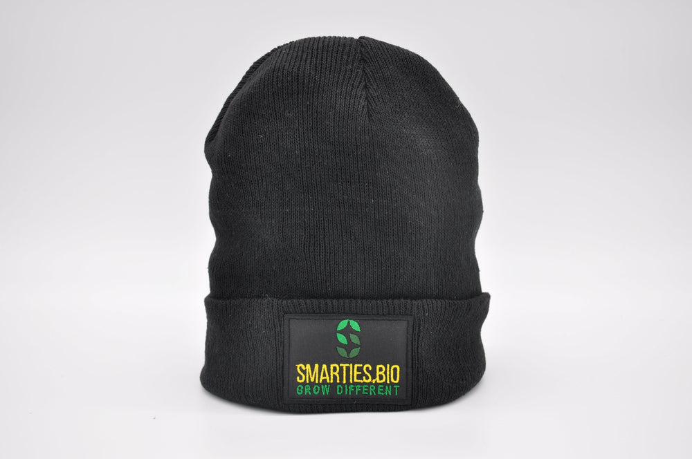 Beanie “Smarties.bio – Grow Different” | Smarties.bio