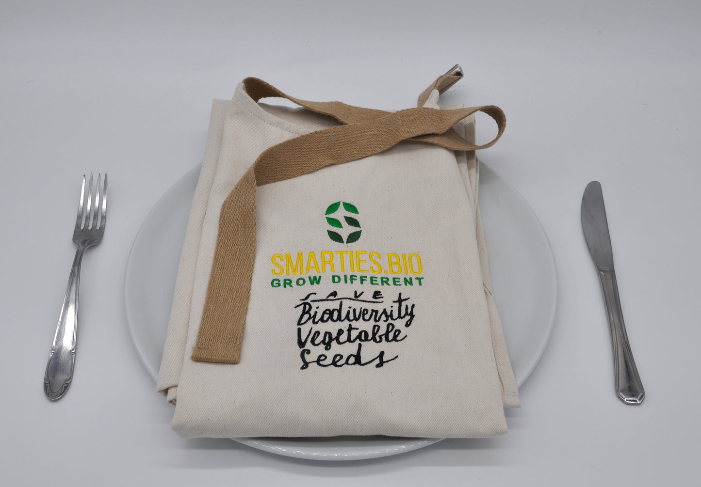 Apron “Smarties.bio – Grow Different” | Smarties.bio